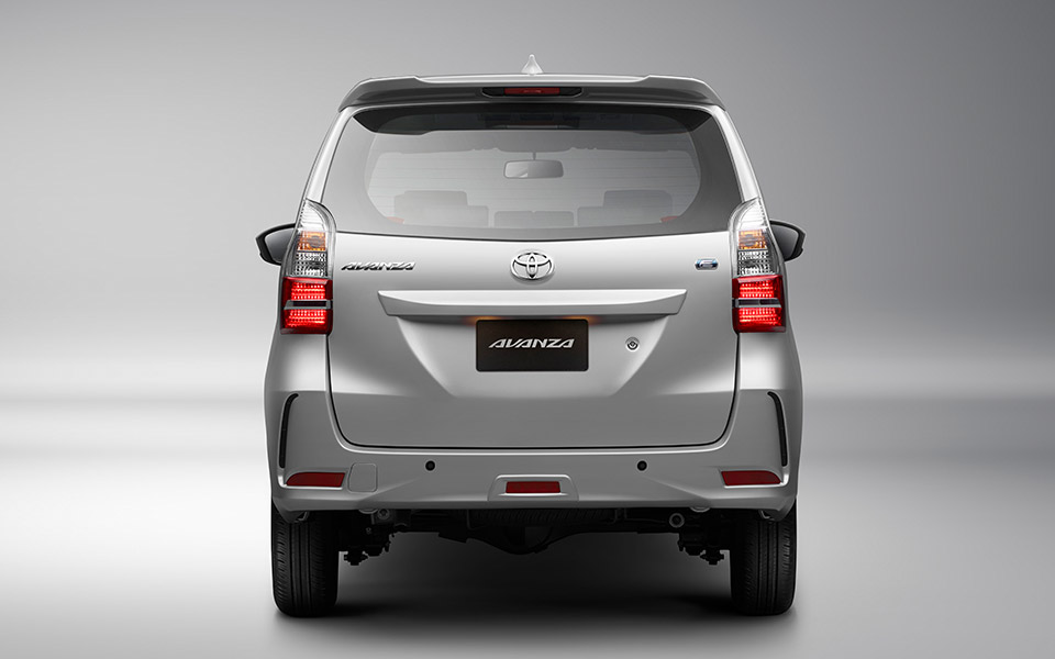 toyota avanza silver 2020 back-view