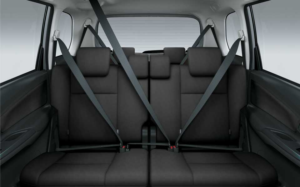 seatbelts inside the toyota avanza 2020