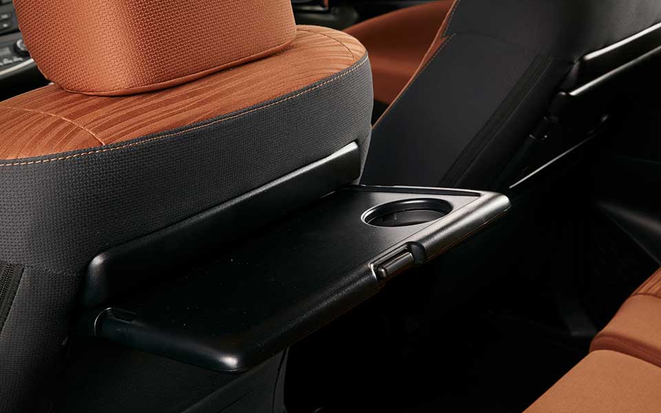 seatback tables in toyota innova 2020