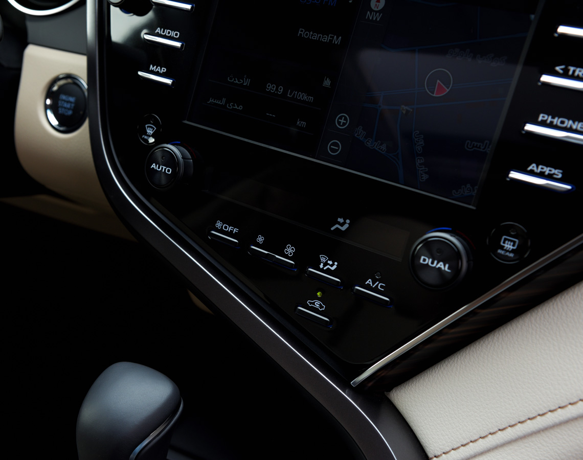 Toyota Camry Passenger Interior wireless Features 2018