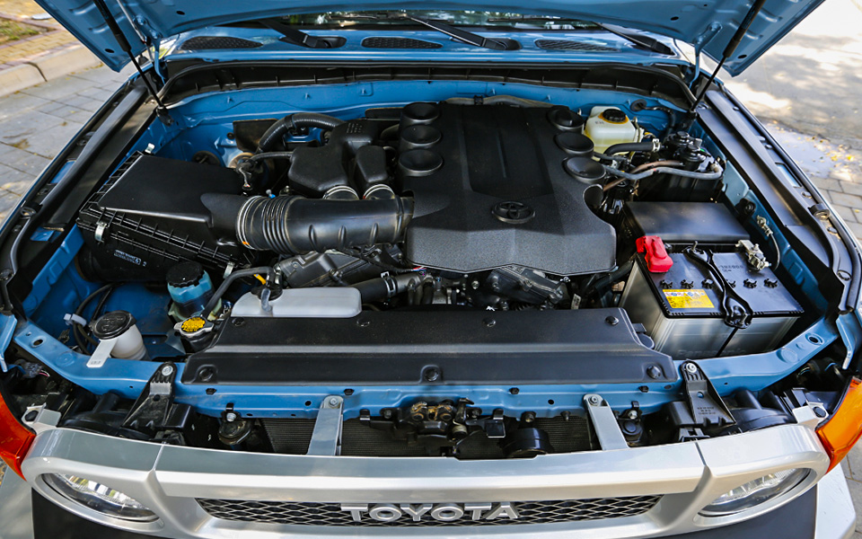 Toyota FJ-Cruiser SUV Performance Engine Features 2018
