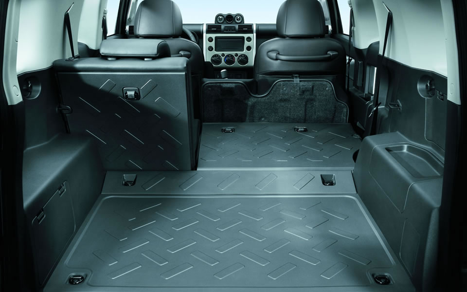 Toyota FJ-Cruiser SUV Interior Features
