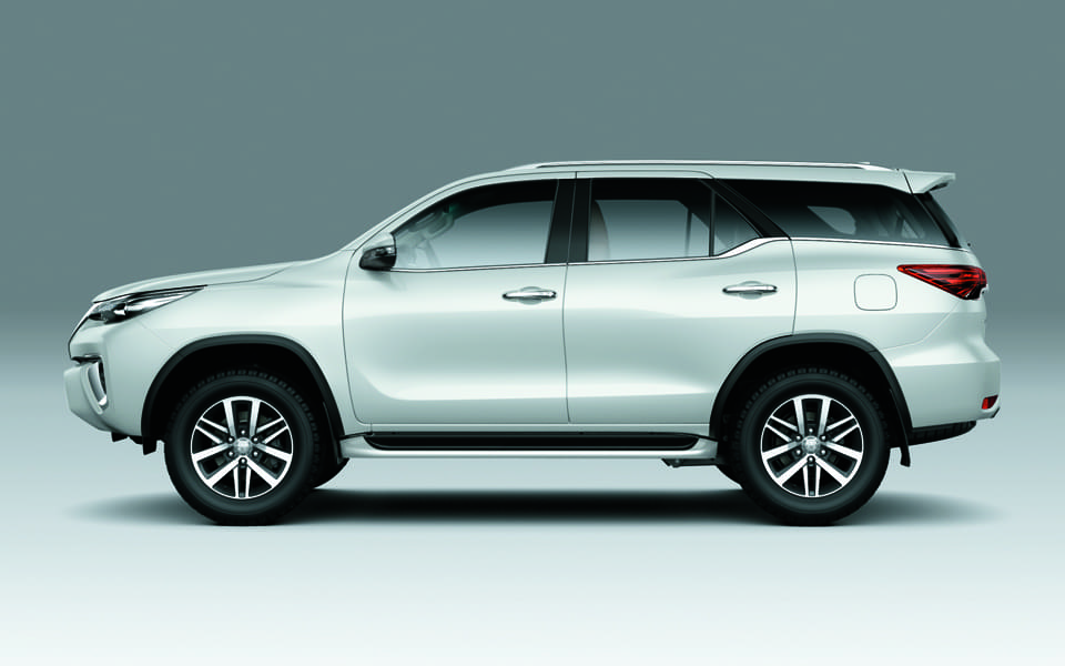 Toyota Fortuner 2018 Side