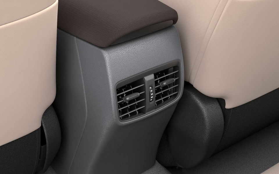 صندوق وحدة التحكم المركزية وفتحة التبريد الخلفية لدى تويوتا كورولا 2020